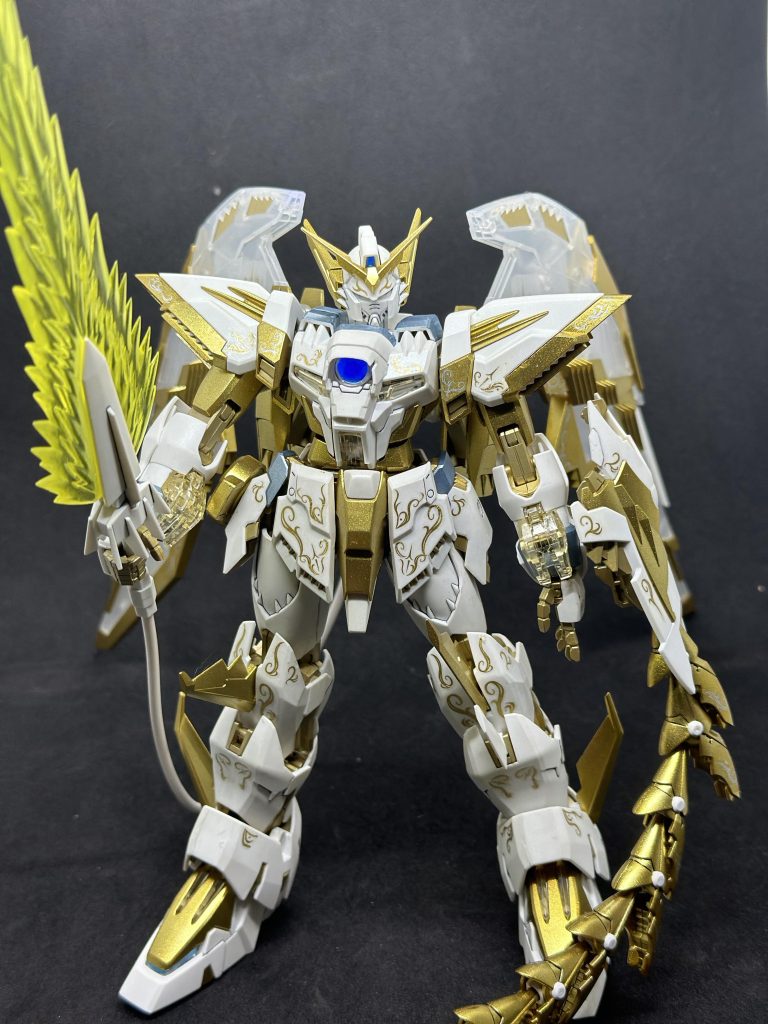 立ち姿はこんな感じデフォルトのエピオンもかっこいいですがこれはこれで神々しいですね