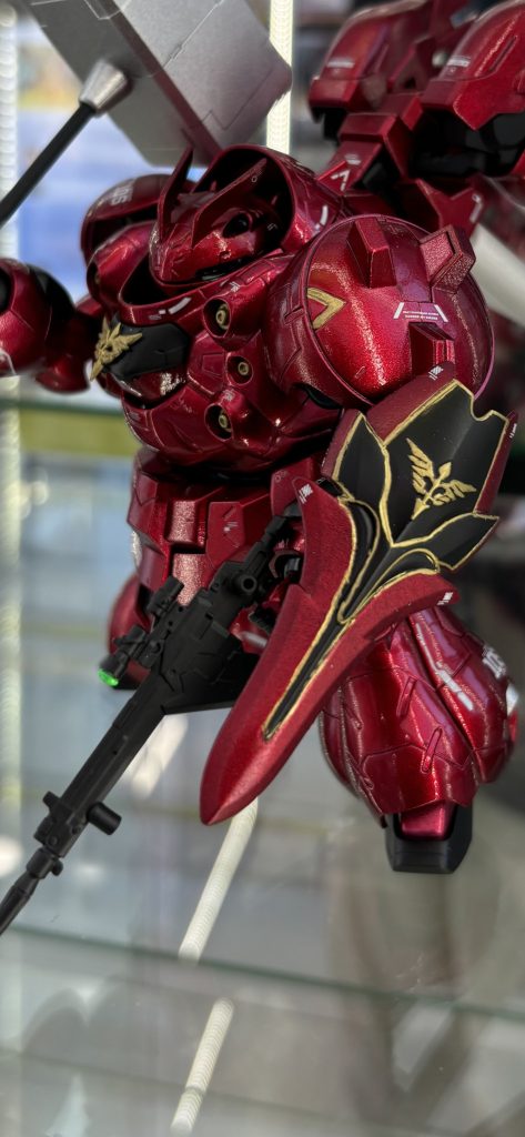 シールドとライフルはSDシナンジュ用です。元の機体の印象を残しつつ理想のぽちゃっとにできたので満足しています😌