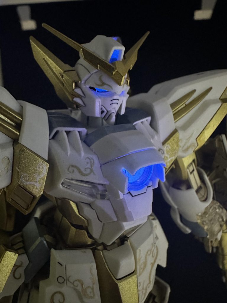 モノアイなどは蛍光塗料塗ってあるので光るのですがブラックライトが故障中ですんごい微妙にしか光らない😭