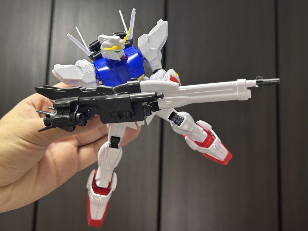 キットはシステムインジェクションである程度は色分けされてるのですが、細かい色は足りてないので部分塗装に苦労しました。特に武装のG-B.R.Dはかなり面倒でしたがかなり化けたのでやって良かった