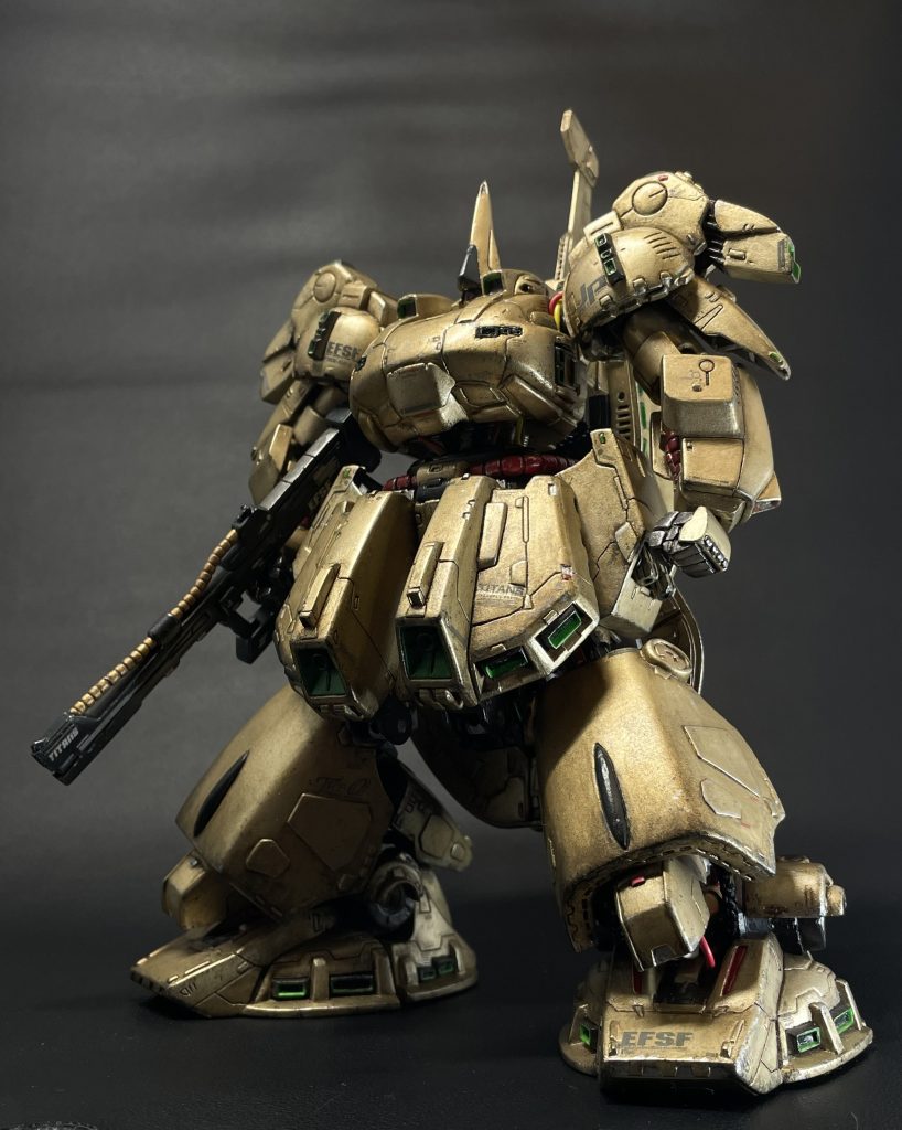 テレビ版のディテールがカッコよかったので、なるべく拾ってディテール入れました。特にスネカバーのディテールにこだわり、手彫りでどうにかしました。