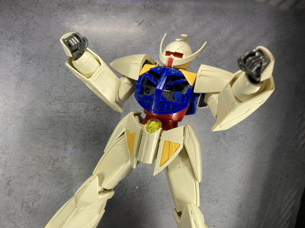 武器も豊富にあるし可動もそれなりにあったりとこれでいいんだよ的なガンプラ。