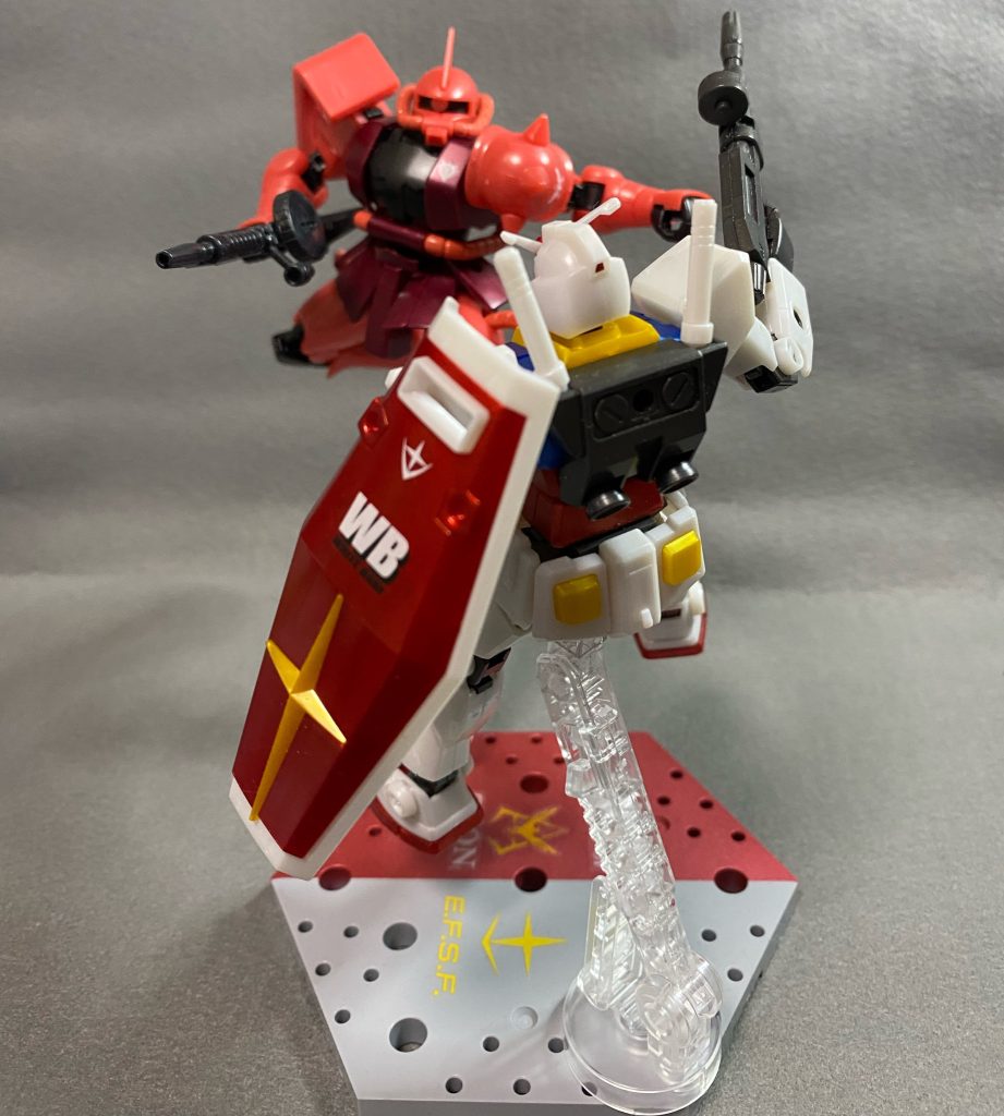 一緒に貰ったメタリックシャア専用ザクと連邦軍ベースを塗装して。