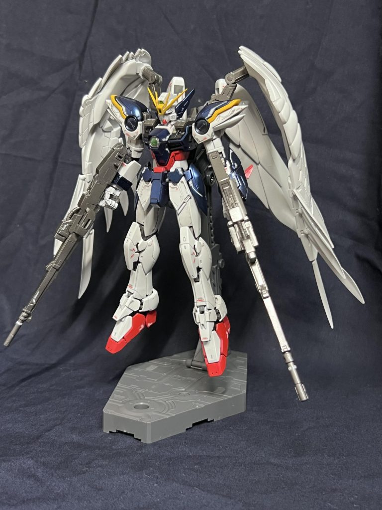 正面手首は白に色変更。スタイル変更は無し。シールは説明書通りに余白をカットして使用。