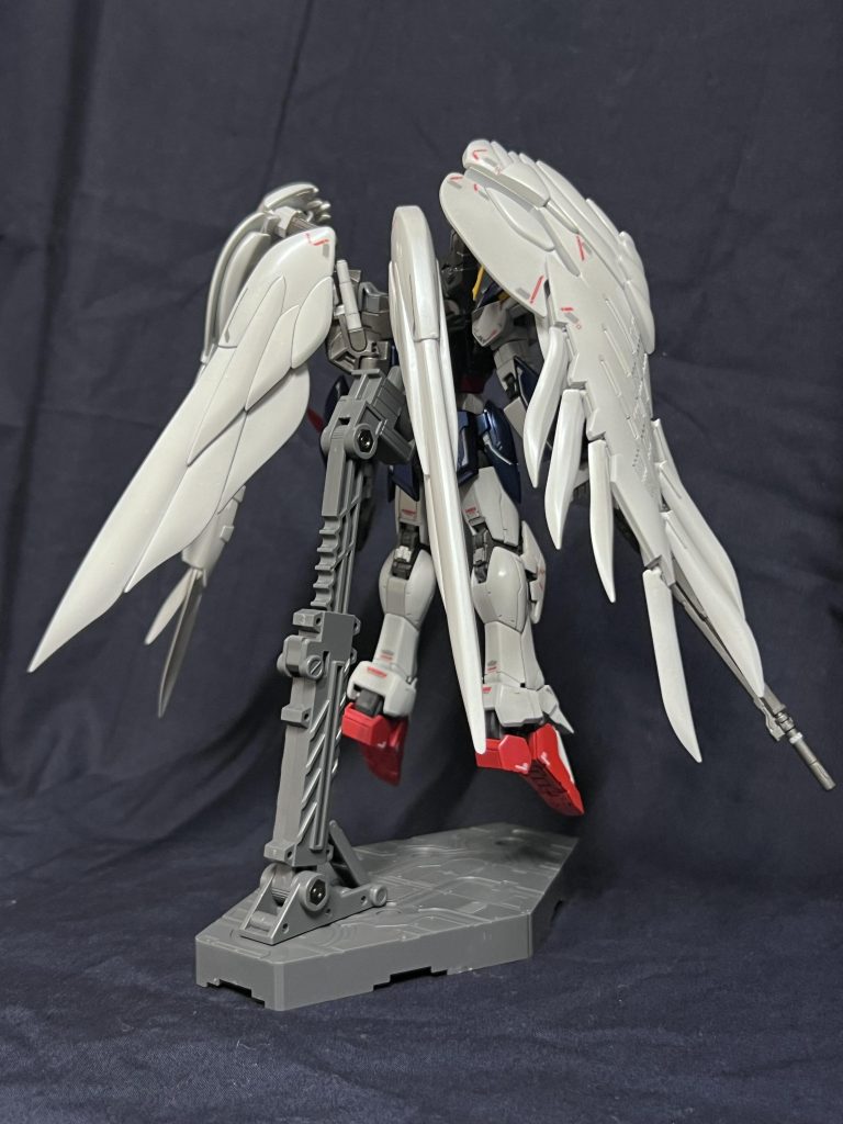 背面副翼の合わせ目は消しました。そのための後ハメ加工を考慮。