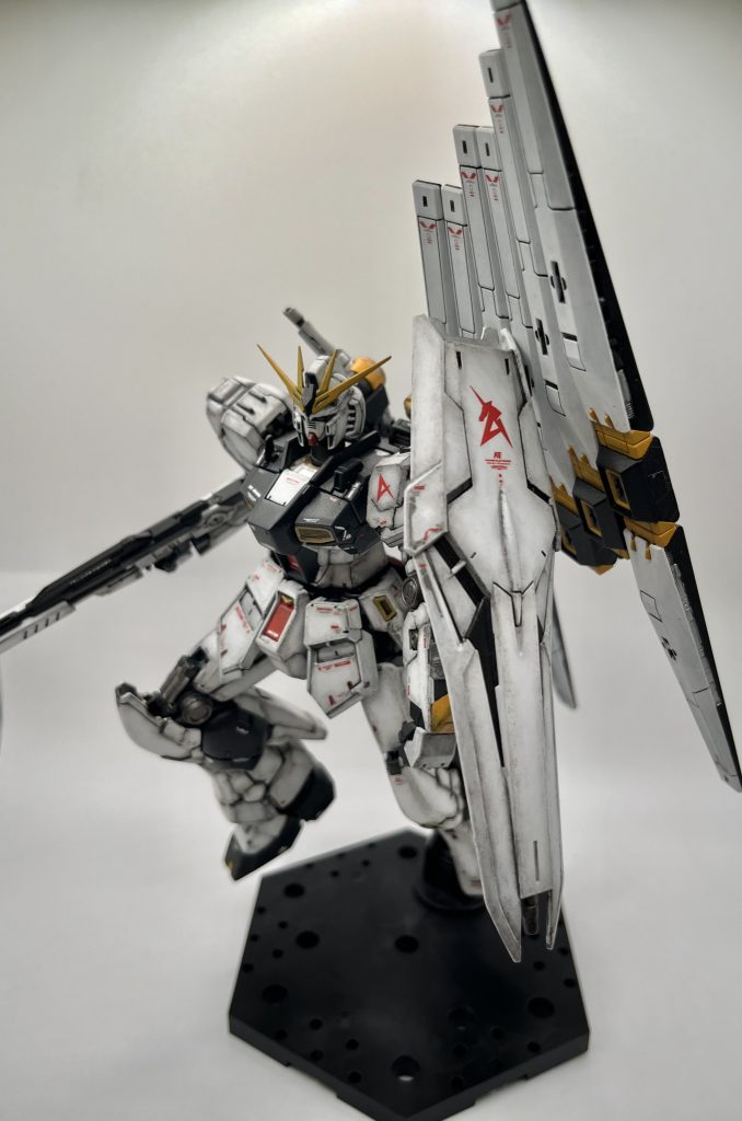 映画で1番好きなシーンらvガンダム初登場時の1発目のビームライフルのビームがぶっ飛んでくるシーンです。ゴオお！というSEだけで魅せてくるのが痺れますよね。