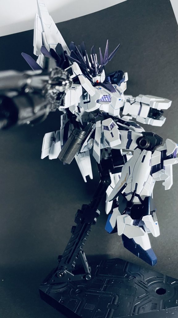 左腕のアームド・アーマーVNはデストロイ前のバンシィから拝借。残念ながらデストロイモードがジャンク屋で購入出来ず断念しました( ;∀;)