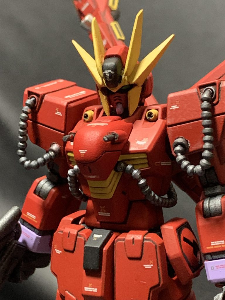 特徴的な頭部は、プラ板の切り貼りと接着固定してからの削り出しでの造形です。頭部以外は、以前製作した「ハーフクロス」とほぼ同じ工程作業だったので、比較的楽な作業となりました😆