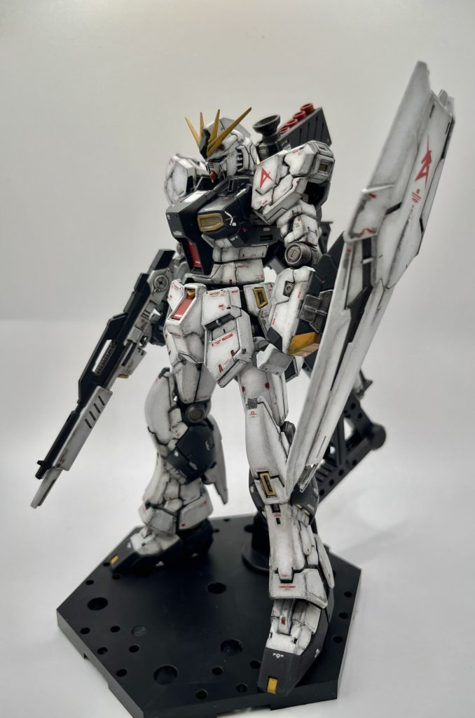 個人的にはファンネル無しの方が好みです。初期MGの方がデザインは好みでしたが、RGは超イケメン、この解釈も全然好きですね！！以下、ポージングです。