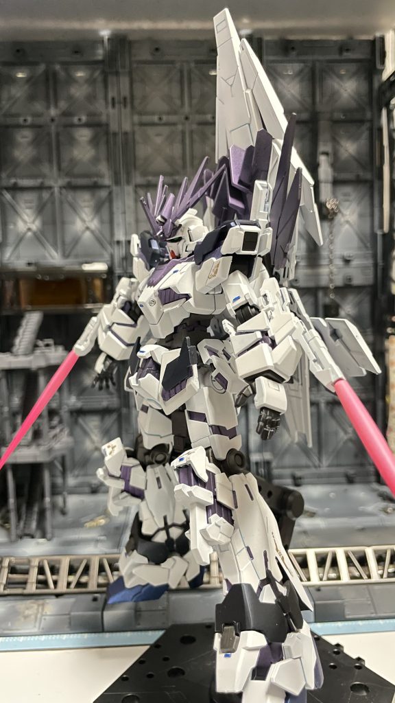 こちらは発光無しこうやって見ると紫のアクセントが個人的には好きなので満足