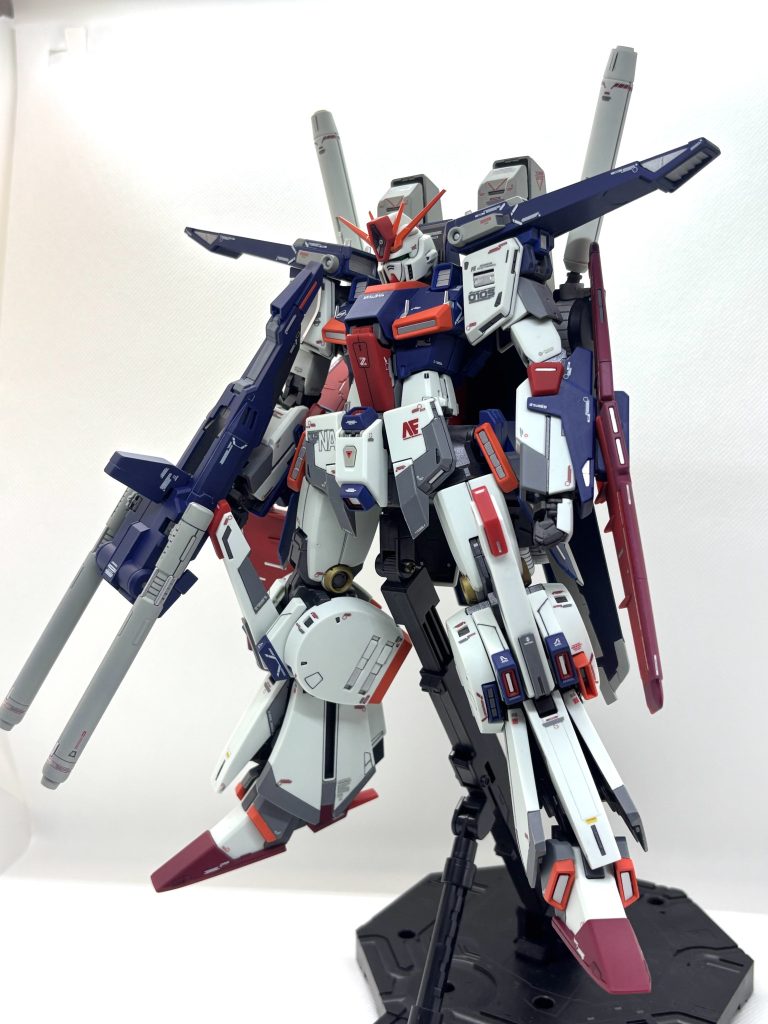 成形色は少し緑がかっていたので生かす方向で。黄色→オレンジ、青→紺へ グレーを差し色にしてみました。