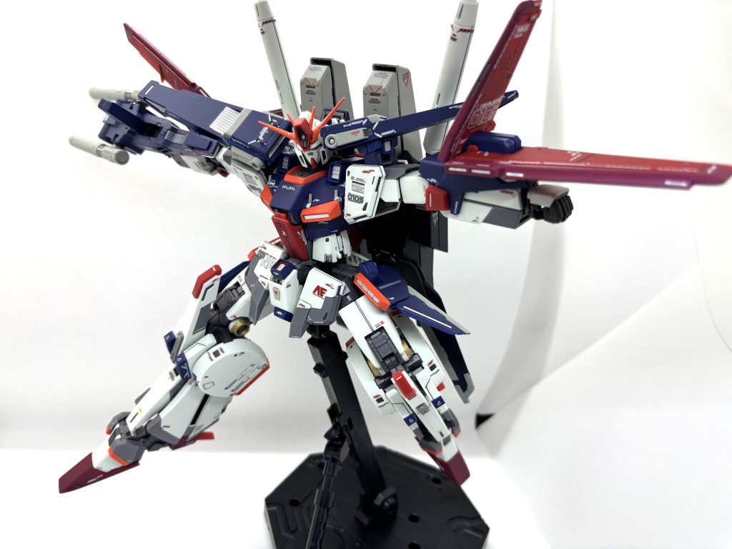 ZZと言えばのポーズは肩とポッドが干渉してこれが精一杯でした。