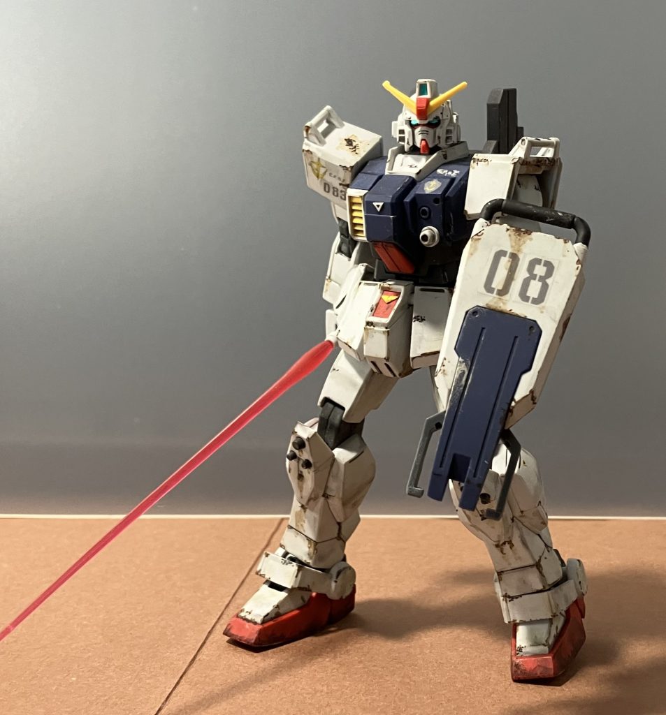 サーベルを構えて、地上戦の泥臭さが伝わると嬉しいです。