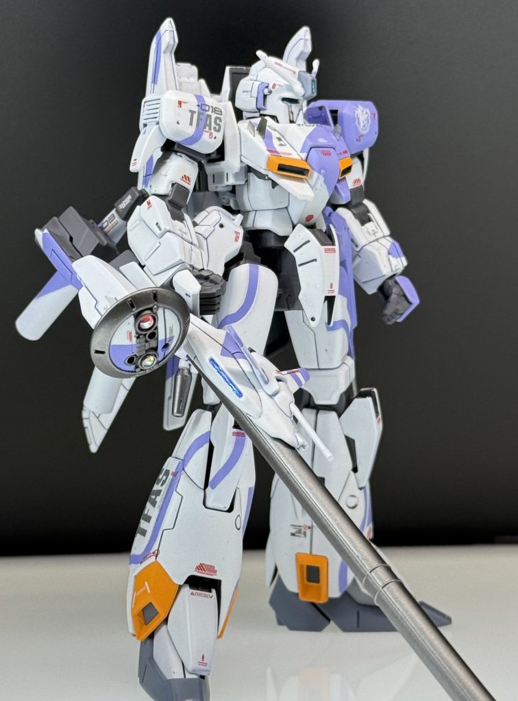 アムロがカラバで所属していた018戦術飛行教導隊をイメージしたマーキングを機体あちこちに貼り付けました