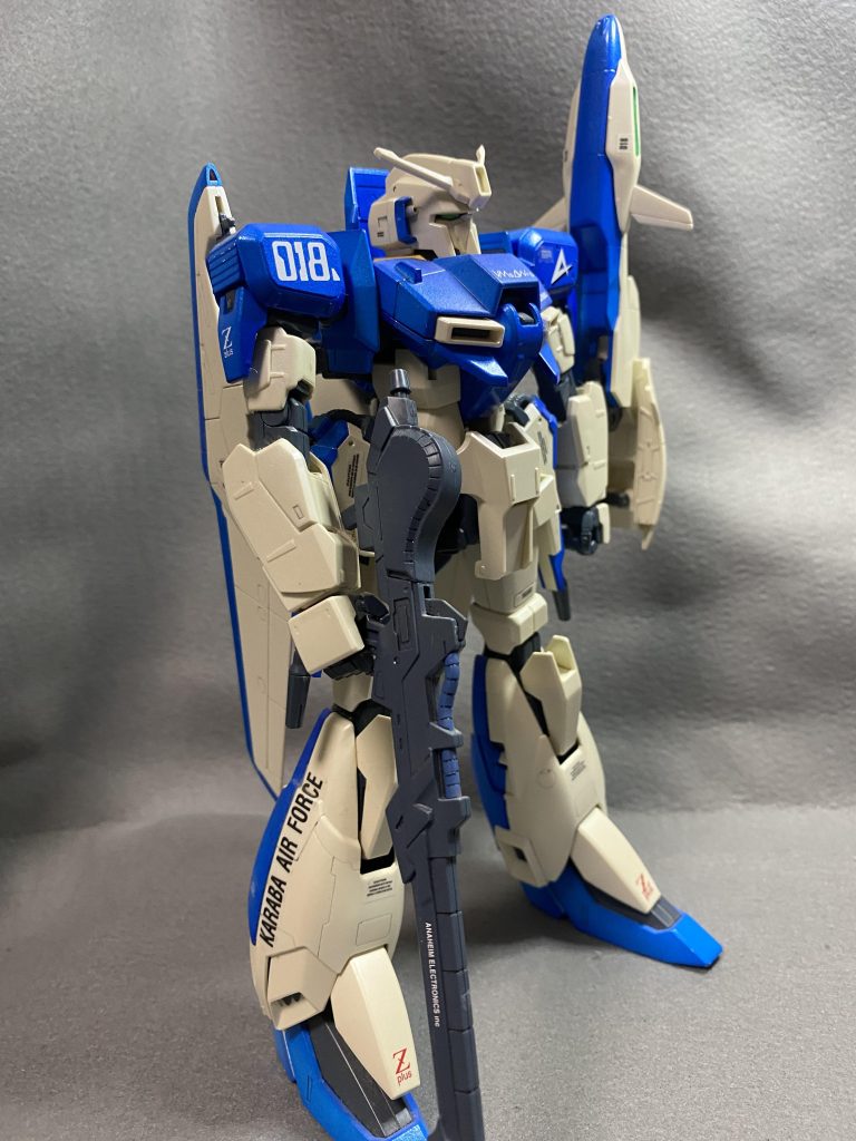 作りたての時にウエーブライダー形態にしましたけど、今回は立ち姿のみで。