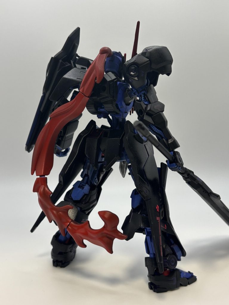バックショット「ロータスブリゲイド」突如、ギャラルホルンに宣戦布告した謎の武装組織。未知の技術とガンダムフレームを駆使し、各地のギャラルホルン支部を襲いだした。メンバーや勢力など、目的以外が一才謎に包まれており、ギャラルホルンでも調査を続けている。分かっていることは、彼らの持つ技術力は従来の兵器やシステムと一線を画すものであり、噂では厄災戦時に失われたロストテクノロジーではと言われているが、真相は定かではない。