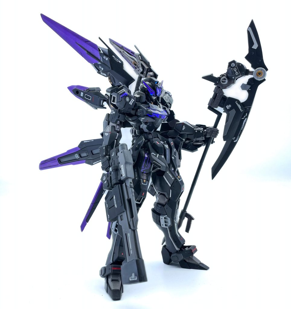 載せ忘れた武装持ち素立ち鎌は畳むとこうなります下の方にあるグリップは上下にスライド可能