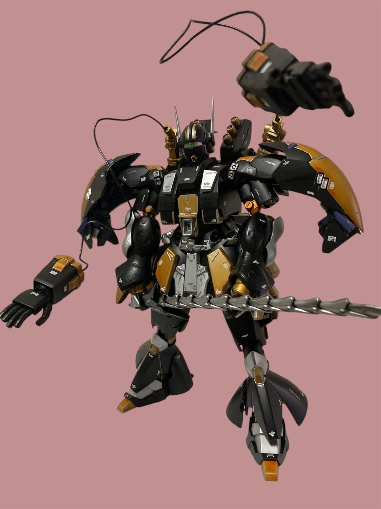 背中の腕は有線式で展開