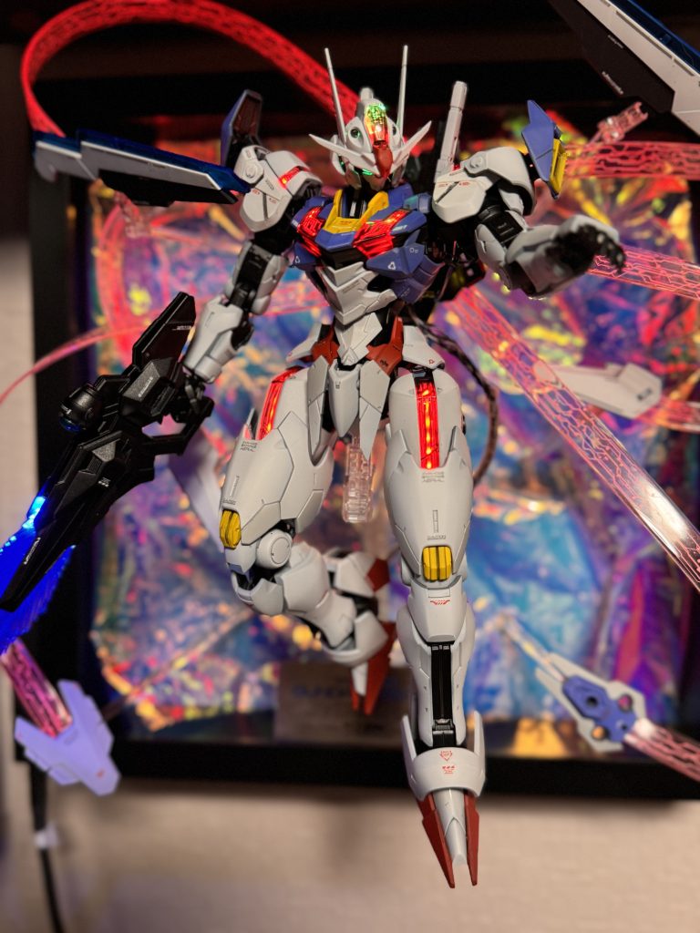 デカールは余らせると勿体無いと思いつつ、貼り過ぎるとバランス悪くなりそうですしセンスを磨かねばなりませんね。