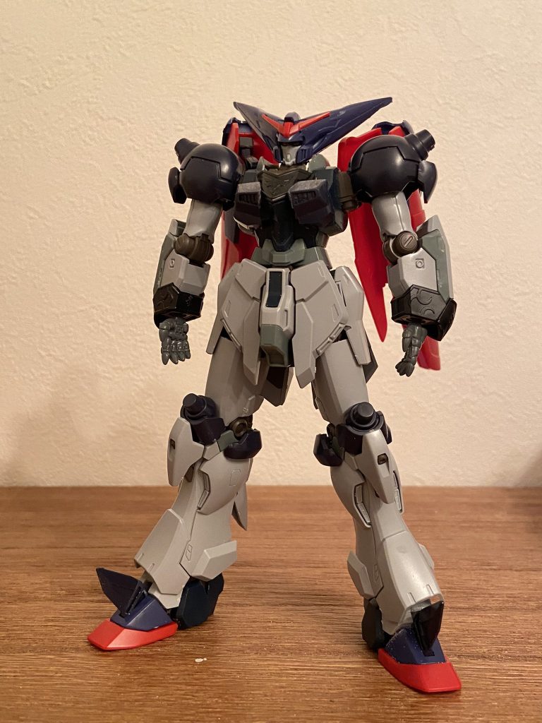 パーツを貼り付けているところ。