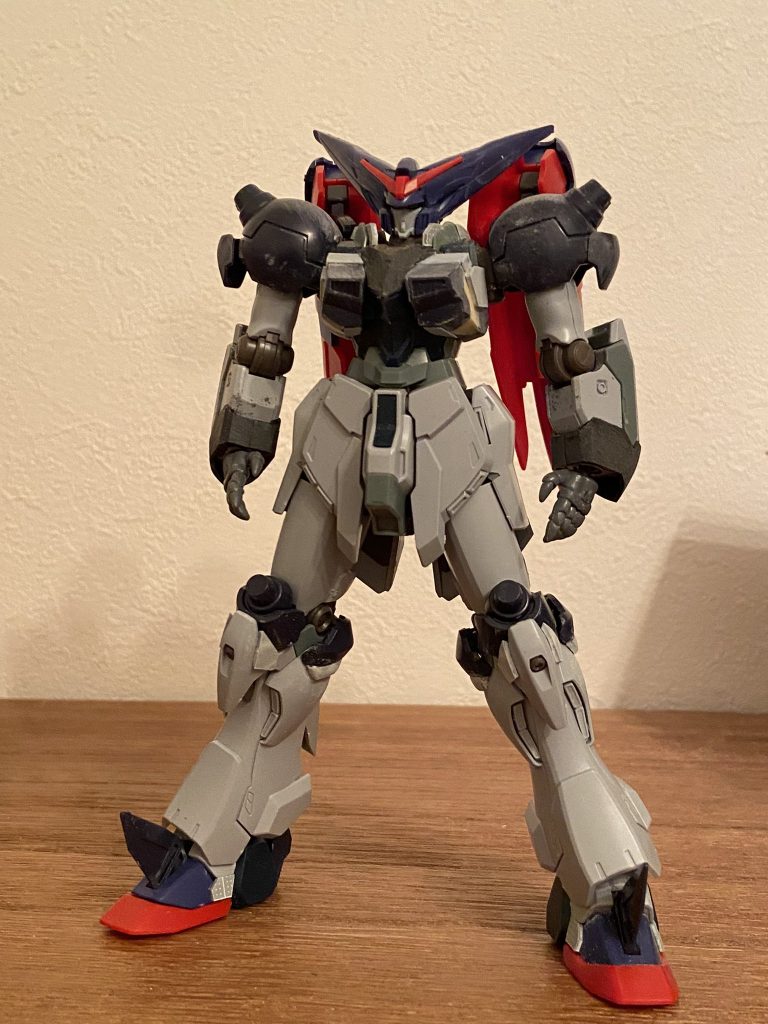 パテやプラ板で、パーツの隙間を埋めて馴染ませています。