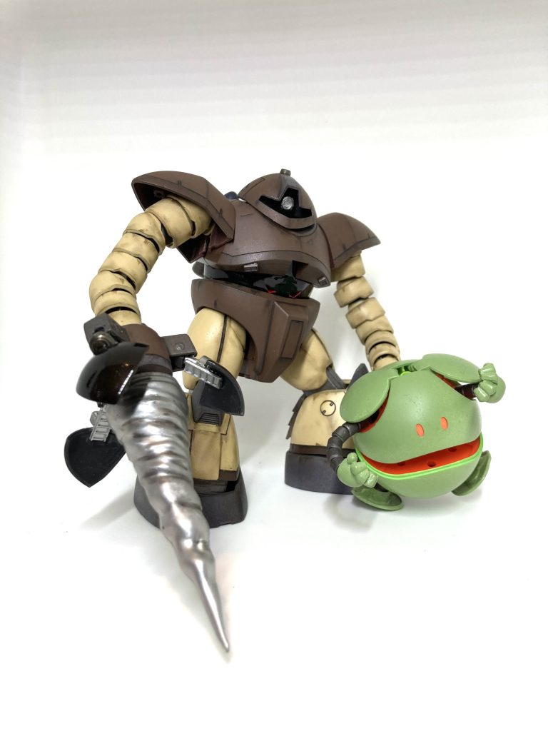 最後に何故この設定にしたかと言うと、ジャンクの中にあったゴッグを完成させようとしたらハンドパーツを部品取りで使ってしまっていたため、たまたま目にとまったハロを手の代わりにしようと思って作りはじめました。ご覧頂きありがとうございました！