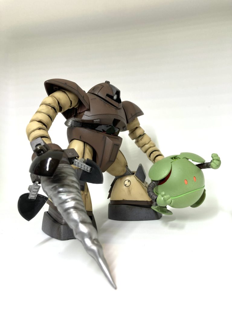 右手にはドリルが付きます。ドリル部分はMGアッガイのスクリューのエフェクトを流用しました。