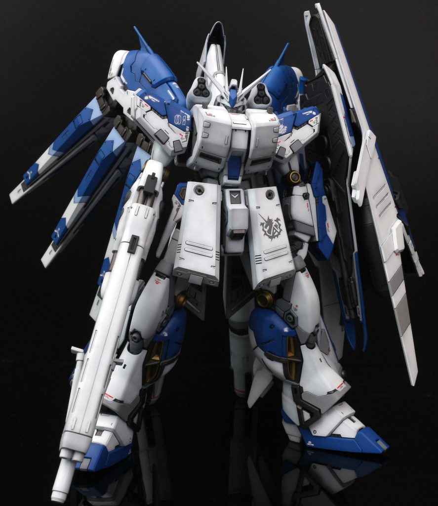 設定上はνガンダムの方がHi-νガンダムよりも一回り大きいので、HWSはそのまま着れないのではないかと思っていたのですが、思いのほかそのまま着せられて、いい感じにできたと思っています。