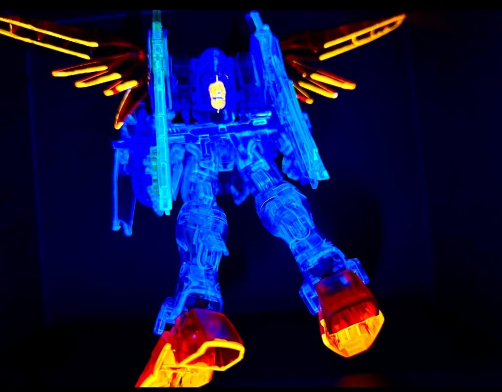 背面、関節が動かないので、なかなかポージングが決まらないw