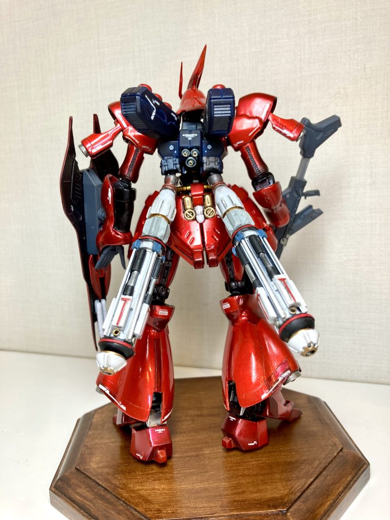プロペラントタンクは、HGのHi-νガンダムのものを芯に、プラ板・プラ棒やジャンクパーツを接着して、それらしく仕上げました。