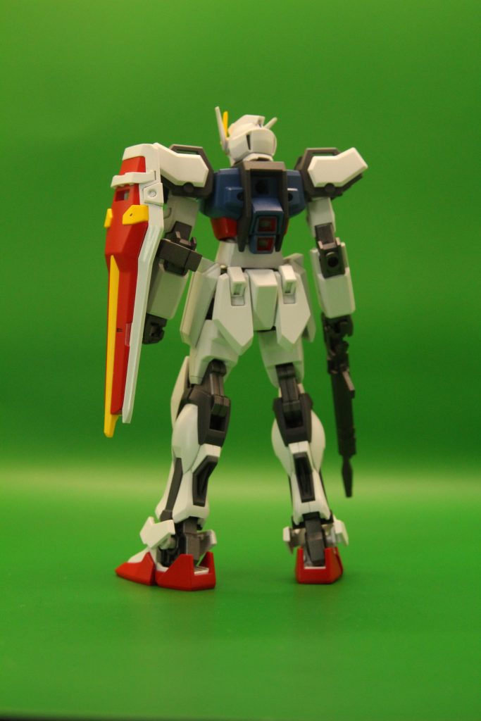 今回もさくっと製作なので(いつも)、合わせ目は気になったところのみ消しています(消えてないかも)。全塗装、スジの掘り直し等は頑張りました。EGストライクは何体か組んできたものの、バーニアの塗分けが思ったより難しい…。しかも換装するとほぼ見えない!