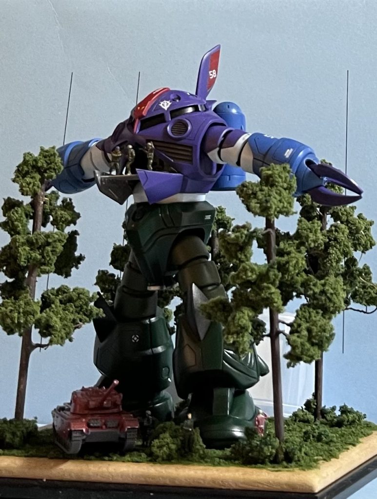 ガウみたいなズゴック、その前にはグフみたいなギャン...コメント欲しさに知恵を搾りました(zaku-kao8)おそらく同世代の方々が多いことだろうと想像して、「こうしたら...こうコメントが来るだろう...。」なんて考えながら、工作してました(zaku-kao8)