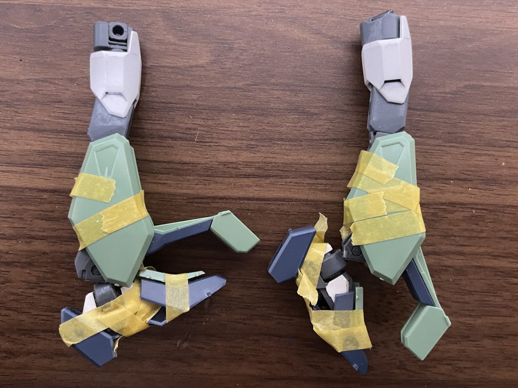 脚部加工2標準では内部で干渉してアームが開き切らないのでMAモード時に自然になるように干渉部分をさらに切り欠いてアームの軸可動範囲を拡大