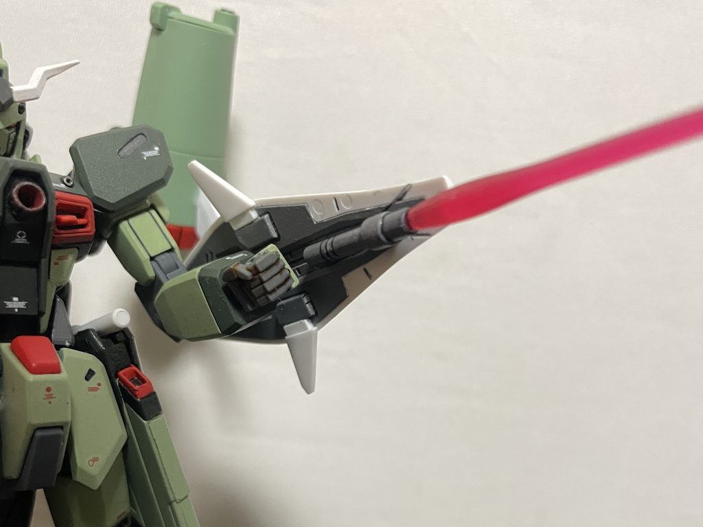 シールド裏にはドラグーン用の羽とビームサーベルをこのシールドドラグーンのアイデア自体は劇場版SEED FREEDOMよりも遥か以前の13年前の時点で自分のブログにて公開したイージス版で制作していたのでパクられ元とも言えるのではなくもないだろうか? (ないか)