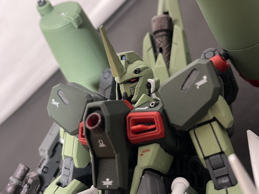 ボツ案のジオン系アンテナこれだと変形時にバックパックに干渉するので普通のカオスアンテナを不本意ながら採用することに