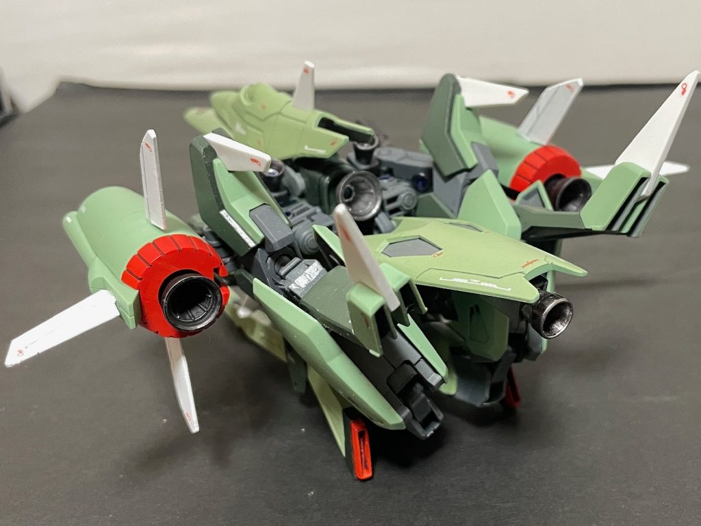 膝アーマー爪付け根の肉抜きはあえてそのままとしバーニアスラスター化