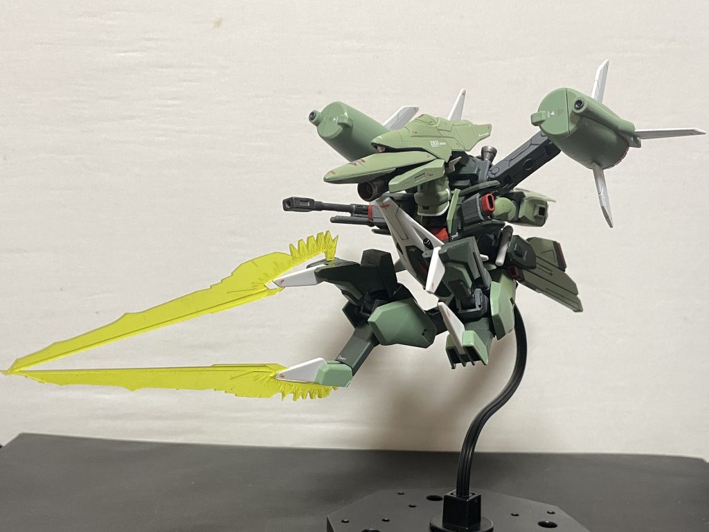 爪サーベルはMAモードの方が似合いますねあと角度のせいかこれで顔を前に負けたらシルエット的にはデンドロに似てるような気が