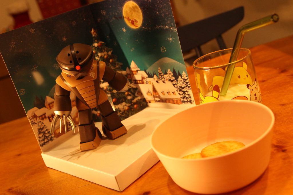 クリスマスといえば、ザクⅡ改？と思いつつも…・真っ赤なお鼻の人・子ども( 3人)に見つからないように・お家(ジャブロー )にひっそりお邪魔する・プレゼント( 爆弾)を置いてくるとなると、あの赤い人のルーツはこの機体では！？と思わずにはいられませんね( 笑)