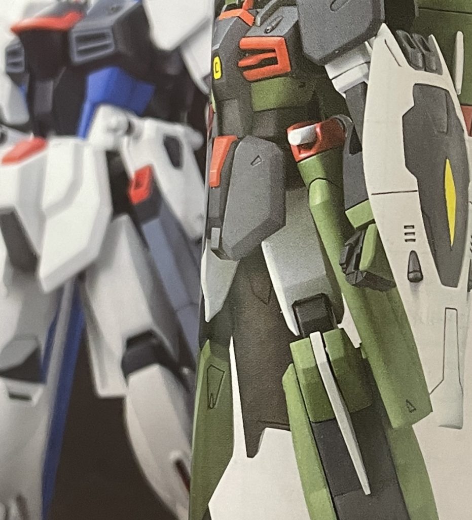 もう一つの理由「サイドアーマが似てる」ビームサーベル固定方法なんかはほぼそのまま