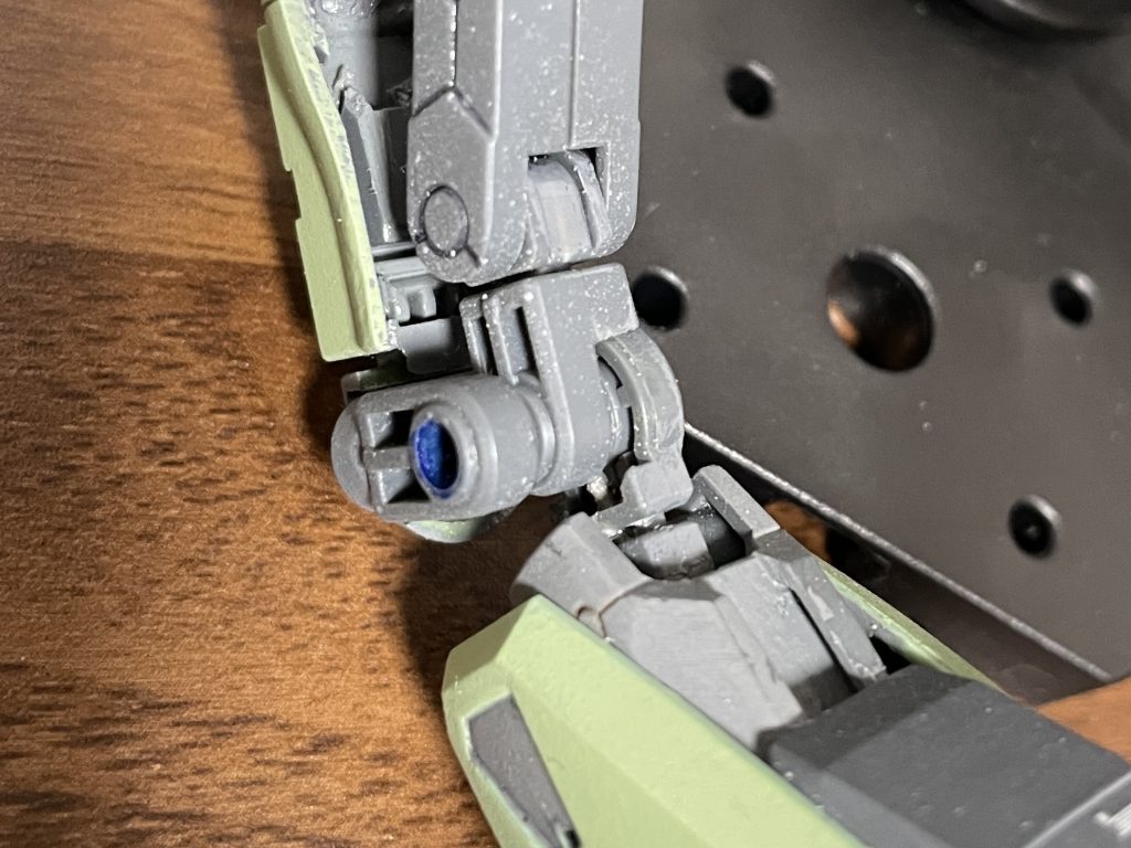 (製作過程 )完成編に向けてのポイントは関節加工脚側受けの長方形四角ポリに合わせたのはダブルオーの「肘」の片方アーム側の