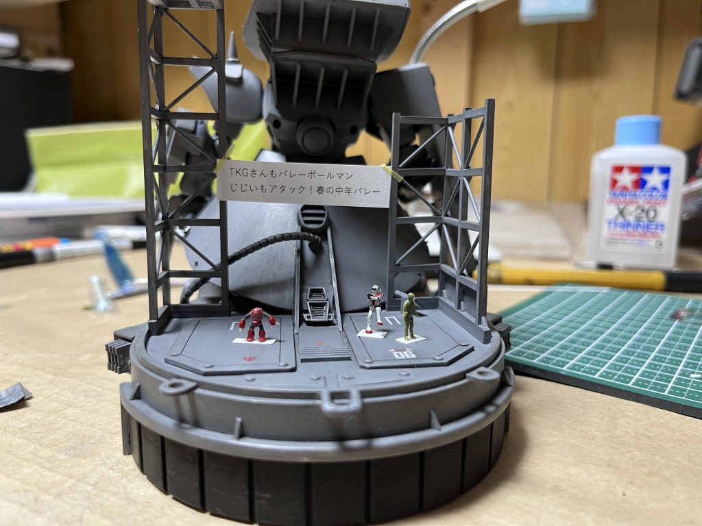 兵隊さんの頭分と、短足にした分、ジムより小さくなりました。あくまでも兵隊さんからの改造です。