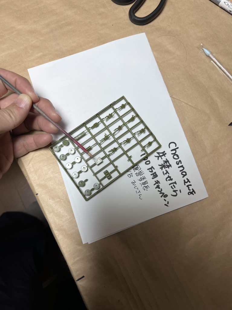 この棒で指してるパーツです。弾薬を入れる箱なのかな？