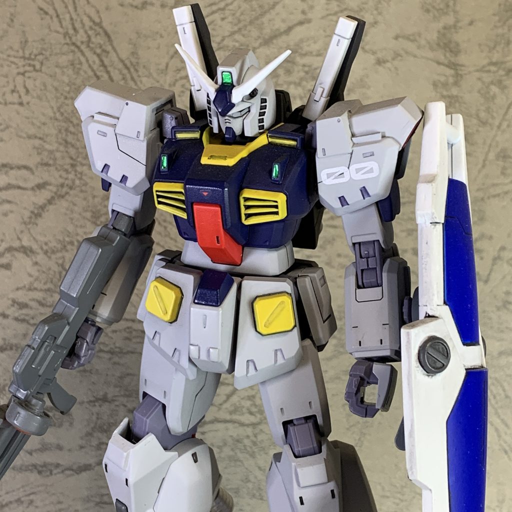 頭部はEGガンダム（イケメン）にGP01のアンテナを無理やり接続。肩と腰はジムカスタムとガンダムMk-Ⅱをニコイチにして作成簡単にできると思ってましたが、なんだかんだ四苦八苦しました笑