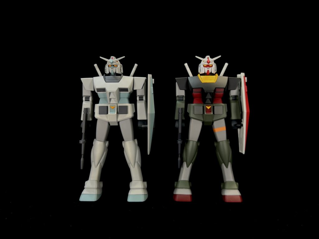 以前作ったベスメカリバイバル版ガンダム(リアルタイプカラー)と一緒に。リアルタイプ版製作の際に端折ったメインカメラ周りの黒塗装ですが、試しに塗ってみると目元がハッキリするので顔つきがシャープになりました。リアルタイプもバラせたら塗りたいです