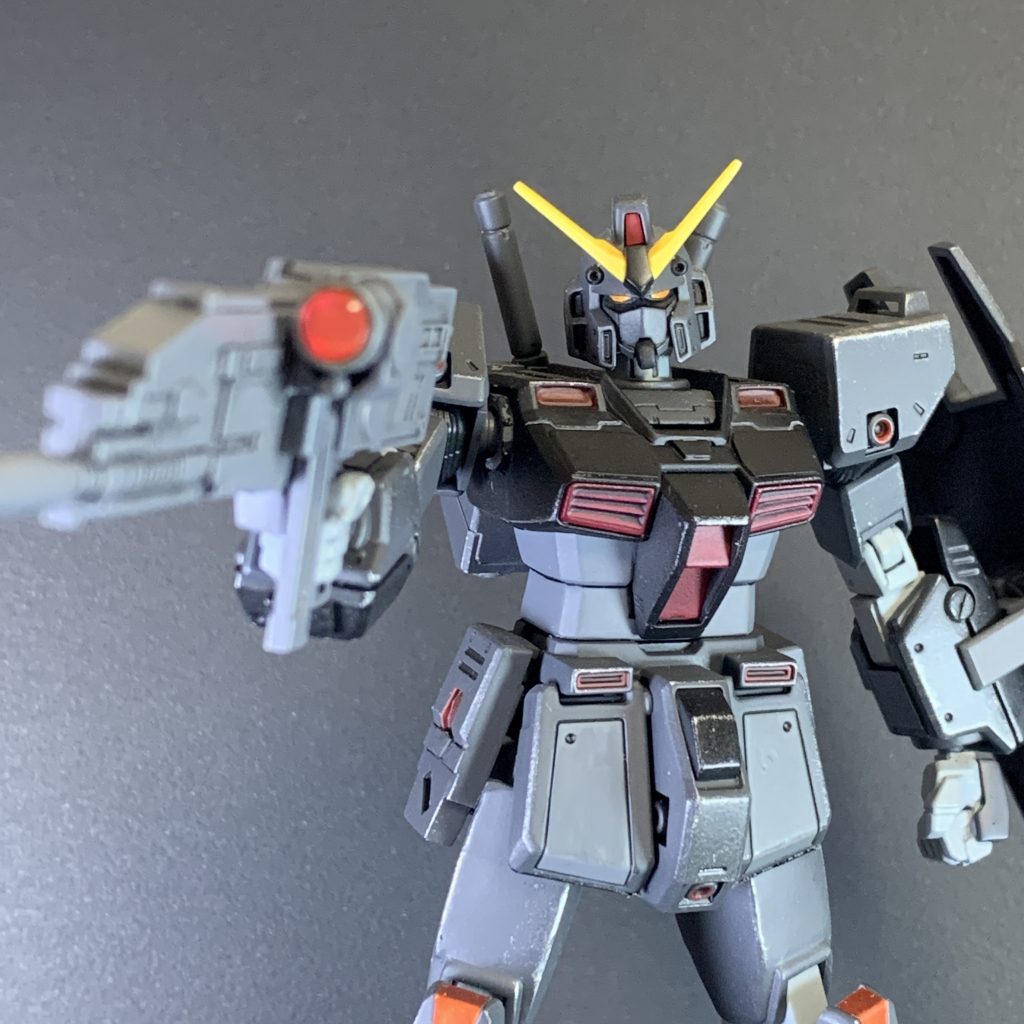 ビームライフルはガンダム7号機のものを使用。アレックスのものでもよかったのですが、厳つい感じが欲しかったので。