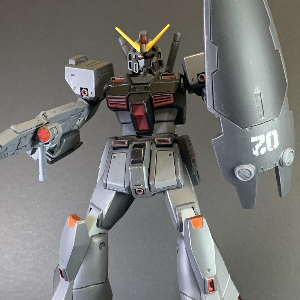 NT-1と記載してますが、設定上存在してるっぽいNT-2を改修した機体と考えて、シールドはジムカスタムのものを使い、02のデカールを貼ってます。