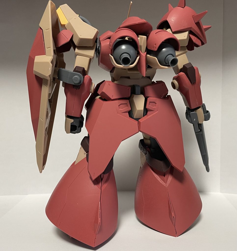 全体的にリックドム的なF02になってます。しっかり組み立てられてないパーツが点々と…合わせ目消しできてないです(gundam-kao5)（久しぶりに組み立てたから…）