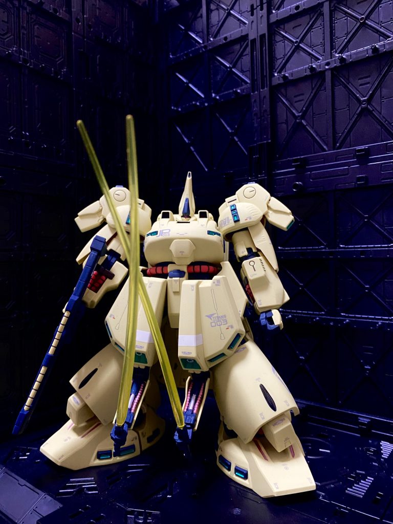 今回反省点・大掃除後の塗装ブースでつや消ししたため、ホコリを含めてトップコートしてしまったこと...・トップコートを1度で厚塗りしてしまったので、下地の塗装(スミ入れなど)が溶け出してしまったことこの2点ですね。特にトップコートはよく説明をみると2、3回に分けて最初は薄塗りでと書いてあったんですね... 最初からたっぷり濡らしてしまいました笑