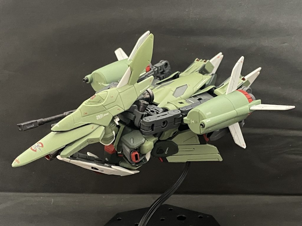 ポッド用のアームを1つから2つの折り畳みに変更してポッドウイングを後方に位置できバランスが良くなった