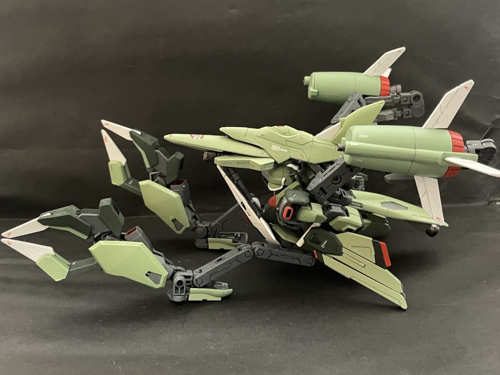 横から太腿カバーが土台として良い仕事してる